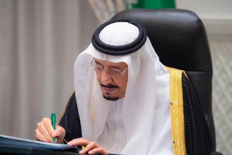 سيدي خادم الحرمين الشريفين يرأس جلسة مجلس الوزراء - صورة 5