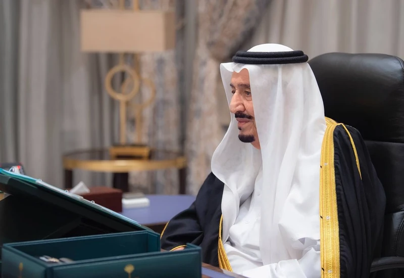 سيدي خادم الحرمين الشريفين يرأس جلسة مجلس الوزراء عبر الاتصال المرئي - صورة 3