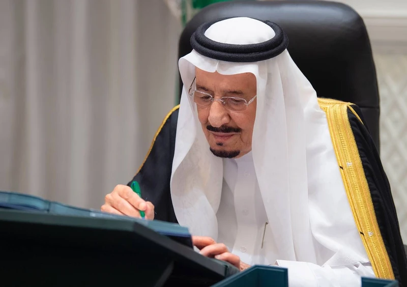 سيدي خادم الحرمين الشريفين يرأس جلسة مجلس الوزراء عبر الاتصال المرئي - صورة 4