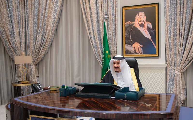 سيدي خادم الحرمين الشريفين يرأس جلسة مجلس الوزراء عبر الاتصال المرئي - صورة 2