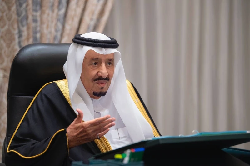 سيدي خادم الحرمين الشريفين يرأس جلسة مجلس الوزراء عبر الاتصال المرئي - صورة 3