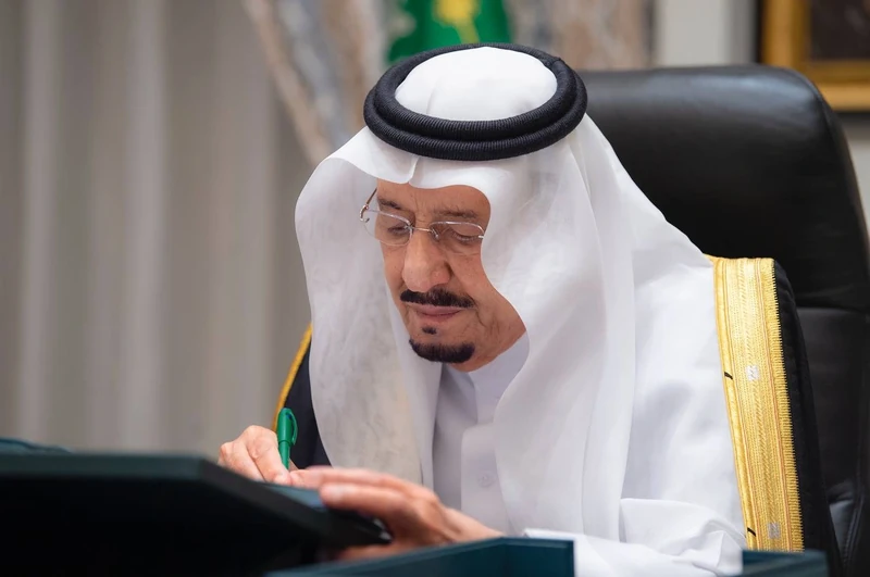 سيدي خادم الحرمين الشريفين يرأس جلسة مجلس الوزراء عبر الاتصال المرئي - صورة 5