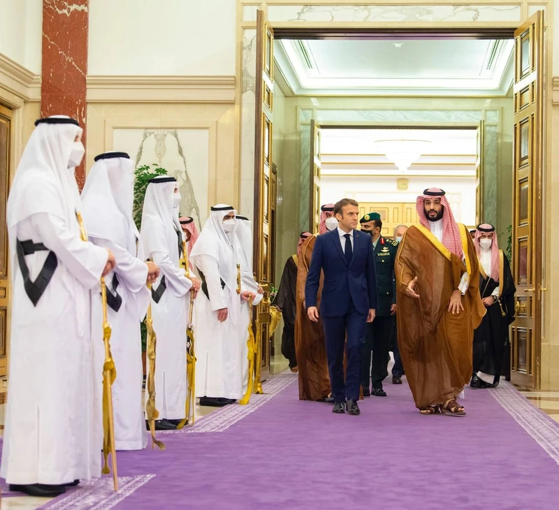 سمو سيدي ولي العهد يستقبل الرئيس الفرنسي إيمانويل ماكرون في جدة - صورة 7