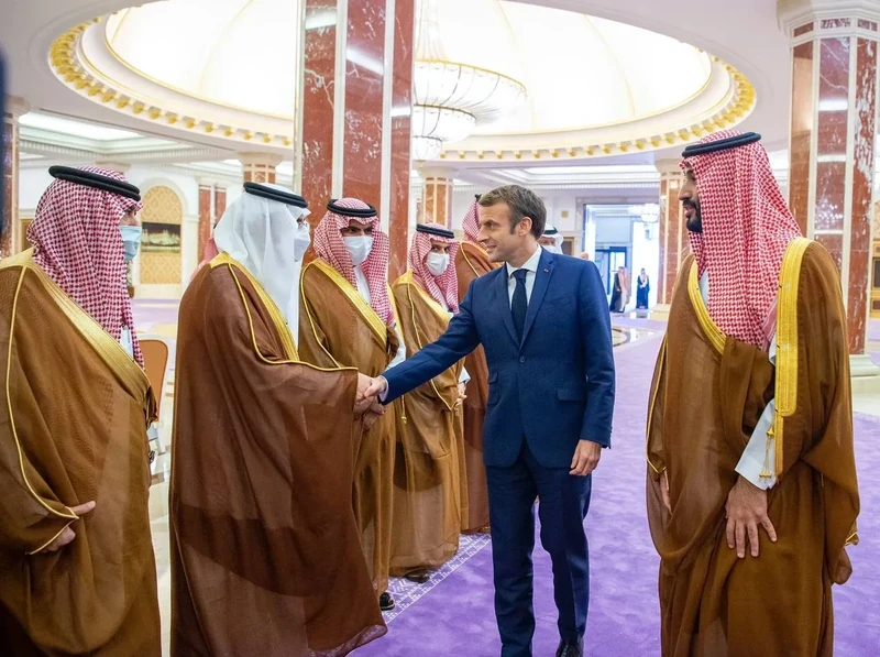 سمو سيدي ولي العهد يستقبل الرئيس الفرنسي إيمانويل ماكرون في جدة - صورة 12