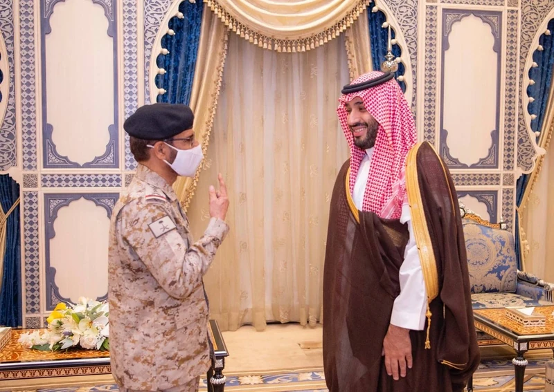 ولي العهد يُقلّد مطلق الأزيمع رتبة فريق أول ركن وقائداً للقوات المشتركة - صورة 2