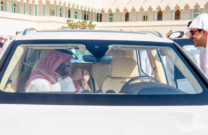 سمو سيدي ولي العهد وسمو أمير دولة قطر يزوران استاد لوسيل في الدوحة - صورة 5