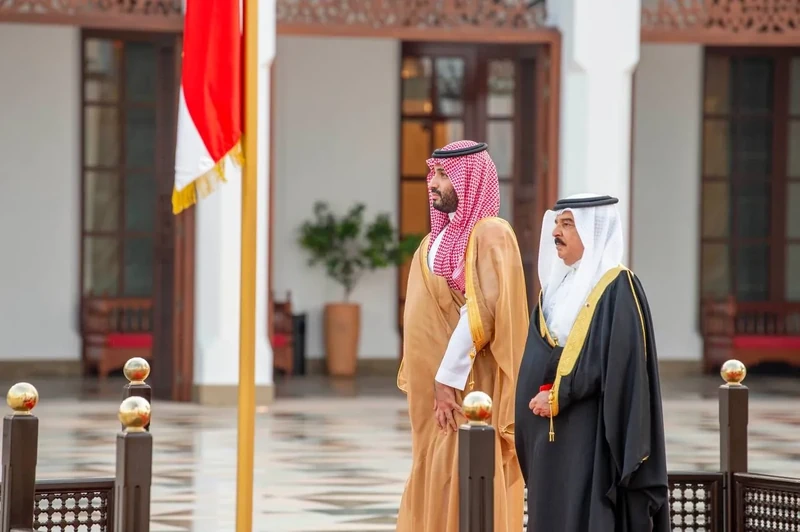 مراسم استقبال رسمية لسمو سيدي ولي العهد في قصر الصخير في العاصمة البحرينية المنامة بمناسبة زيارته الرسمية - صورة 3