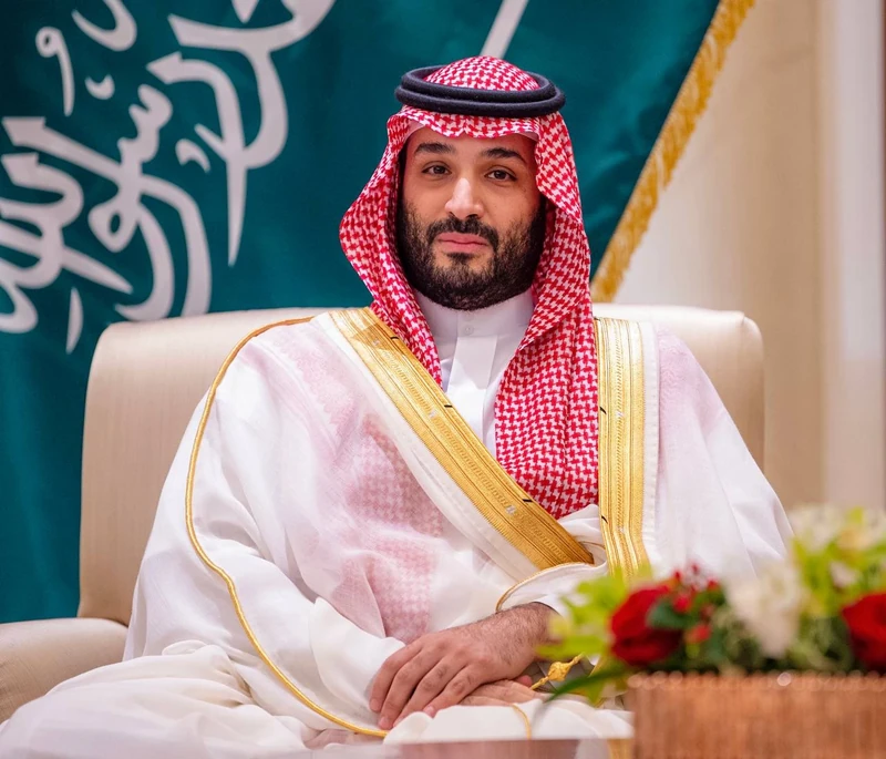 سمو سيدي ولي العهد يصل دولة الكويت وفي مقدمة مستقبليه سمو ولي عهد الكويت - صورة 3