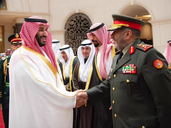 سمو سيدي ولي العهد يغادر دولة الكويت وفي مقدمة مودعيه سمو ولي العهد الكويتي - صورة 5