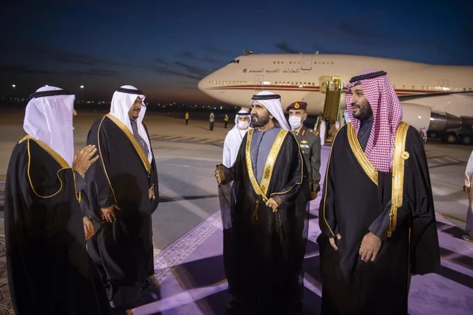 سمو سيدي ولي العهد في مقدمة مستقبلي أخيه سمو نائب رئيس دولة الإمارات العربية المتحدة رئيس مجلس الوزراء حاكم دبي لدى وصوله العاصمة الرياض - صورة 2
