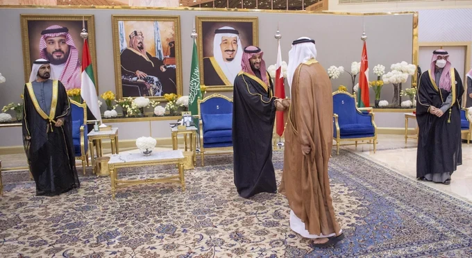 سمو سيدي ولي العهد في مقدمة مستقبلي أخيه سمو نائب رئيس دولة الإمارات العربية المتحدة رئيس مجلس الوزراء حاكم دبي لدى وصوله العاصمة الرياض - صورة 3