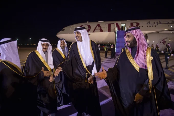 سمو سيدي ولي العهد في مقدمة مستقبلي أخيه سمو أمير دولة قطر لدى وصوله العاصمة الرياض - صورة 2