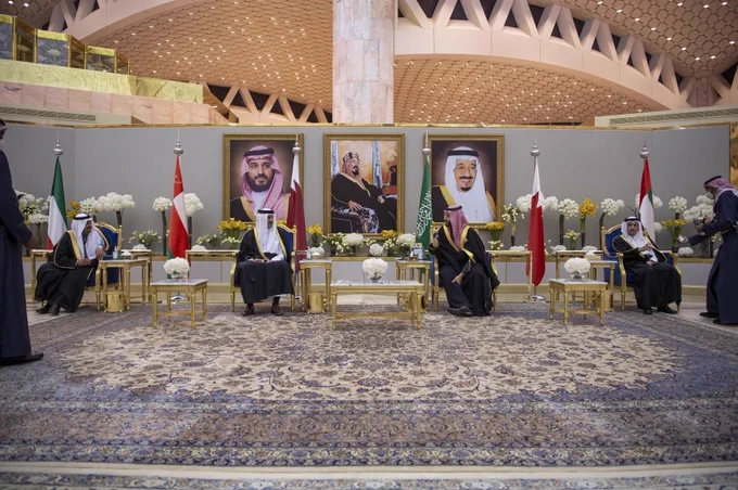 سمو سيدي ولي العهد في مقدمة مستقبلي أخيه سمو أمير دولة قطر لدى وصوله العاصمة الرياض - صورة 4
