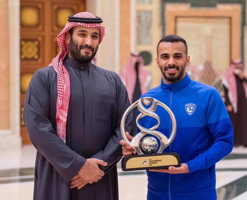 سمو سيدي ولي العهد يستقبل سمو وزير الرياضة ورئيس الاتحاد السعودي لكرة القدم، ورئيس وأعضاء مجلس إدارة نادي الهلال - صورة 7
