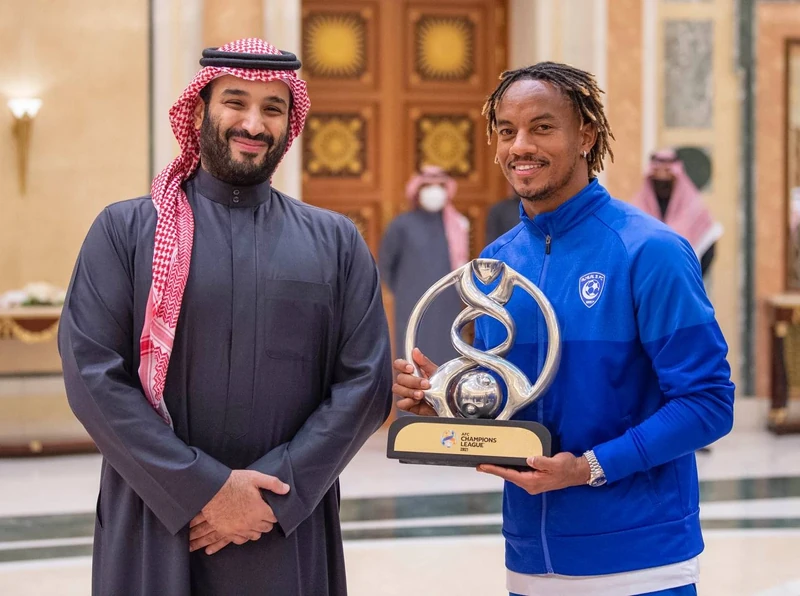 سمو سيدي ولي العهد يستقبل سمو وزير الرياضة ورئيس الاتحاد السعودي لكرة القدم، ورئيس وأعضاء مجلس إدارة نادي الهلال - صورة 13
