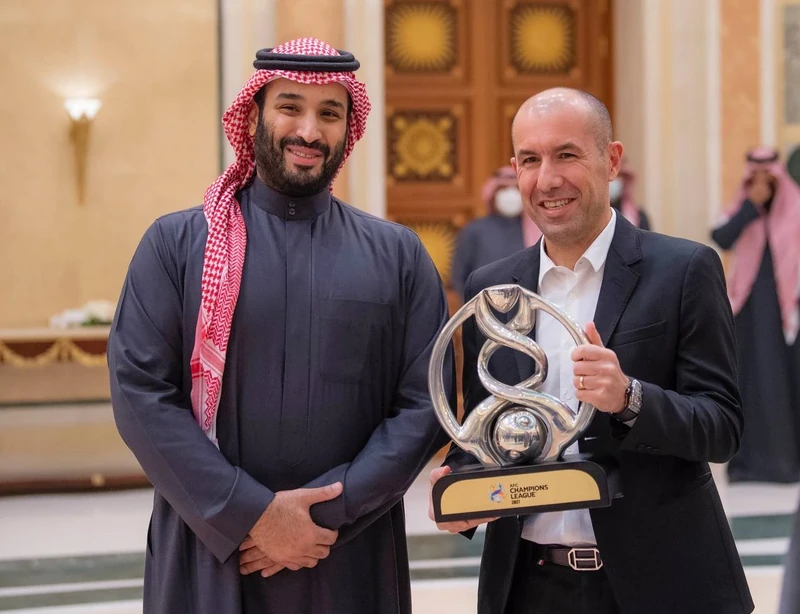 سمو سيدي ولي العهد يستقبل سمو وزير الرياضة ورئيس الاتحاد السعودي لكرة القدم، ورئيس وأعضاء مجلس إدارة نادي الهلال - صورة 14