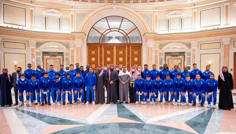 سمو سيدي ولي العهد يستقبل سمو وزير الرياضة ورئيس الاتحاد السعودي لكرة القدم، ورئيس وأعضاء مجلس إدارة نادي الهلال - صورة 16