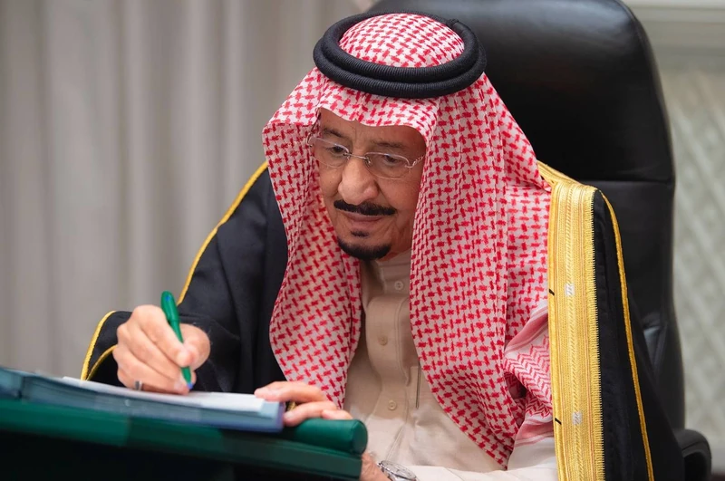 سيدي خادم الحرمين الشريفين يرأس جلسة مجلس الوزراء عبر الاتصال المرئي - صورة 2