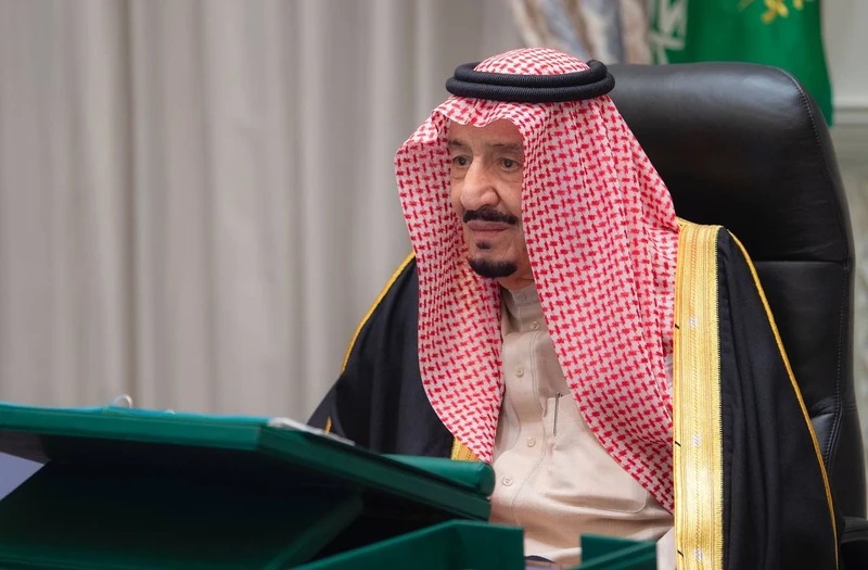 سيدي خادم الحرمين الشريفين يرأس جلسة مجلس الوزراء عبر الاتصال المرئي - صورة 3