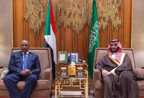 سمو سيدي ولي العهد يلتقي رئيس مجلس السيادة الانتقالي السوداني