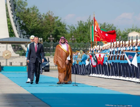 الرئيس التركي يقيم مراسم استقبال رسمية لسمو سيدي ولي العهد في العاصمة التركية أنقرة