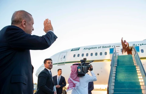 سمو سيدي ولي العهد يغادر العاصمة التركية أنقرة وفي مقدمة مودعيه فخامة رئيس جمهورية تركيا
