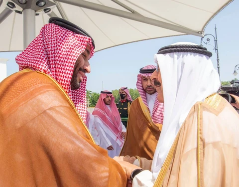 سمو سيدي ولي العهد يستقبل سمو ولي عهد دولة الكويت للمشاركة في قمة جدة