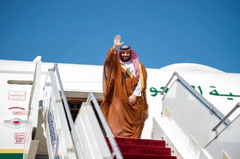 سمو سيدي ولي العهد يغادر اليونان ونائب رئيس الوزراء اليوناني في وداعه