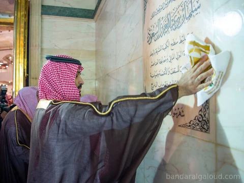 سمو سيدي ولي العهد يتشرف بغسل الكعبة المشرفة نيابة عن سيدي خادم الحرمين الشريفين