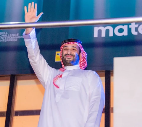 سمو سيدي ولي العهد يحضر نزال البحر الأحمر التاريخي في الملاكمة