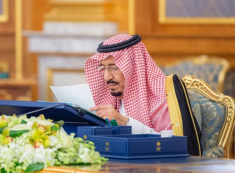 سيدي خادم الحرمين الشريفين يرأس جلسة مجلس الوزراء في قصر السلام بجدة