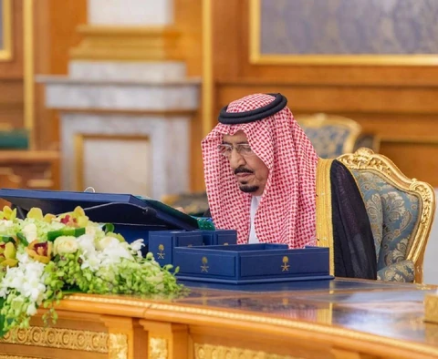 سيدي خادم الحرمين الشريفين يرأس جلسة مجلس الوزراء في قصر السلام بجدة