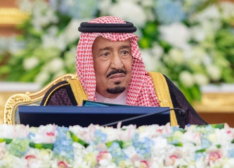سيدي خادم الحرمين الشريفين يرأس جلسة مجلس الوزراء في قصر السلام بجدة