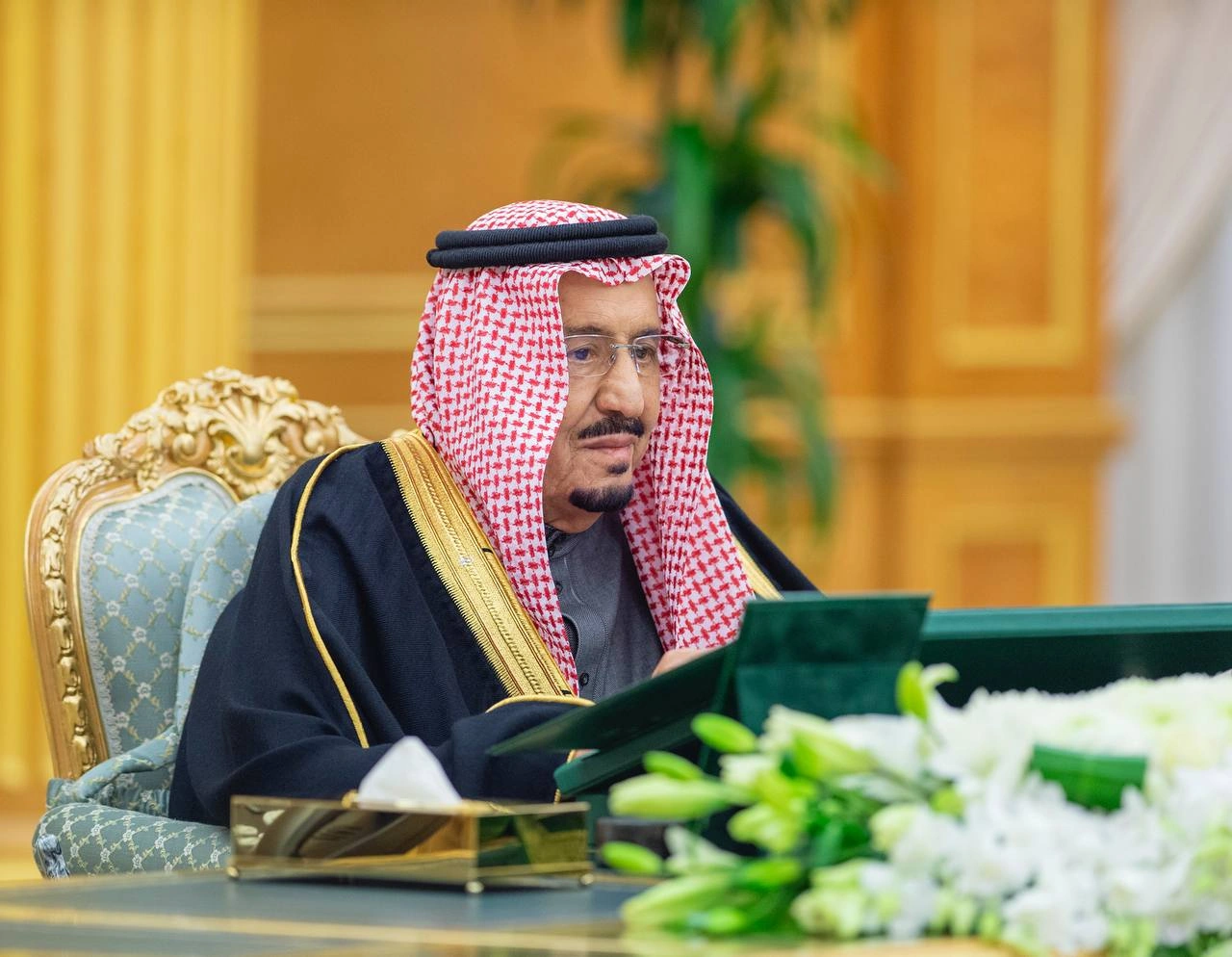 سيدي خادم الحرمين الشريفين يرأس جلسة مجلس الوزراء بالرياض - صورة 1