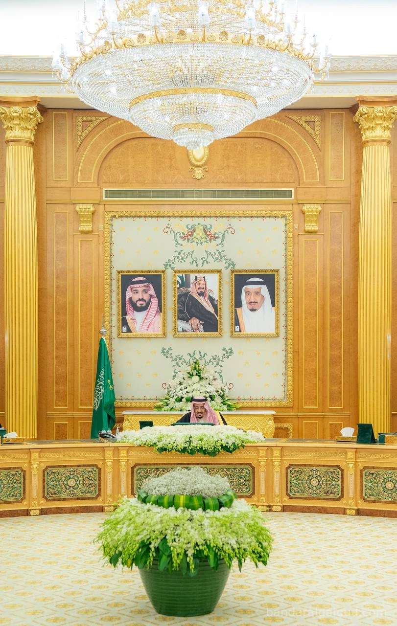 سيدي خادم الحرمين الشريفين يرأس جلسة مجلس الوزراء - صورة 1