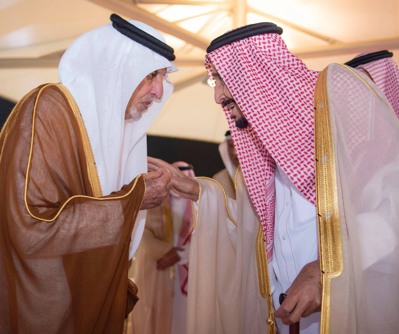 سيدي خادم الحرمين الشريفين يصل إلى جدة قادماً من الرياض - صورة 1