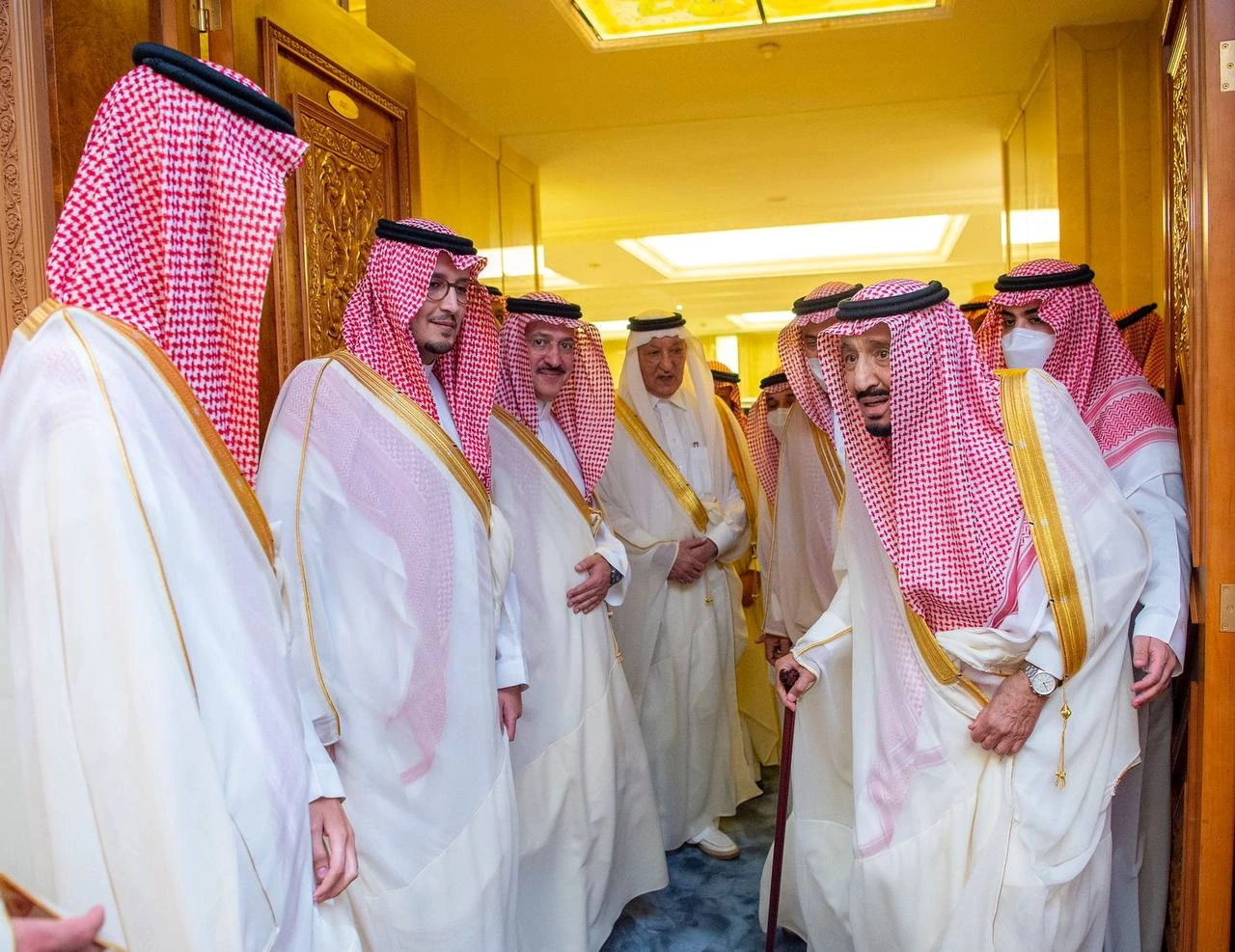 سيدي خادم الحرمين الشريفين يصل إلى مكة المكرمة قادمًا من جدة - صورة 1