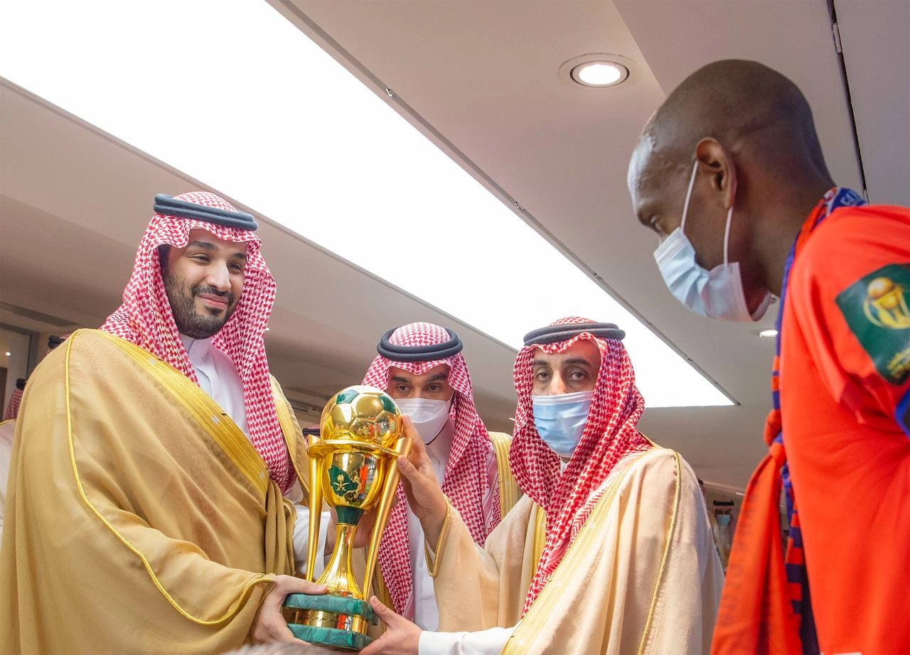 نيابة عن سيدي خادم الحرمين الشريفين.. سمو سيدي ولي العهد يتوج فريق الفيحاء بكأس خادم الحرمين الشريفين. - صورة 1