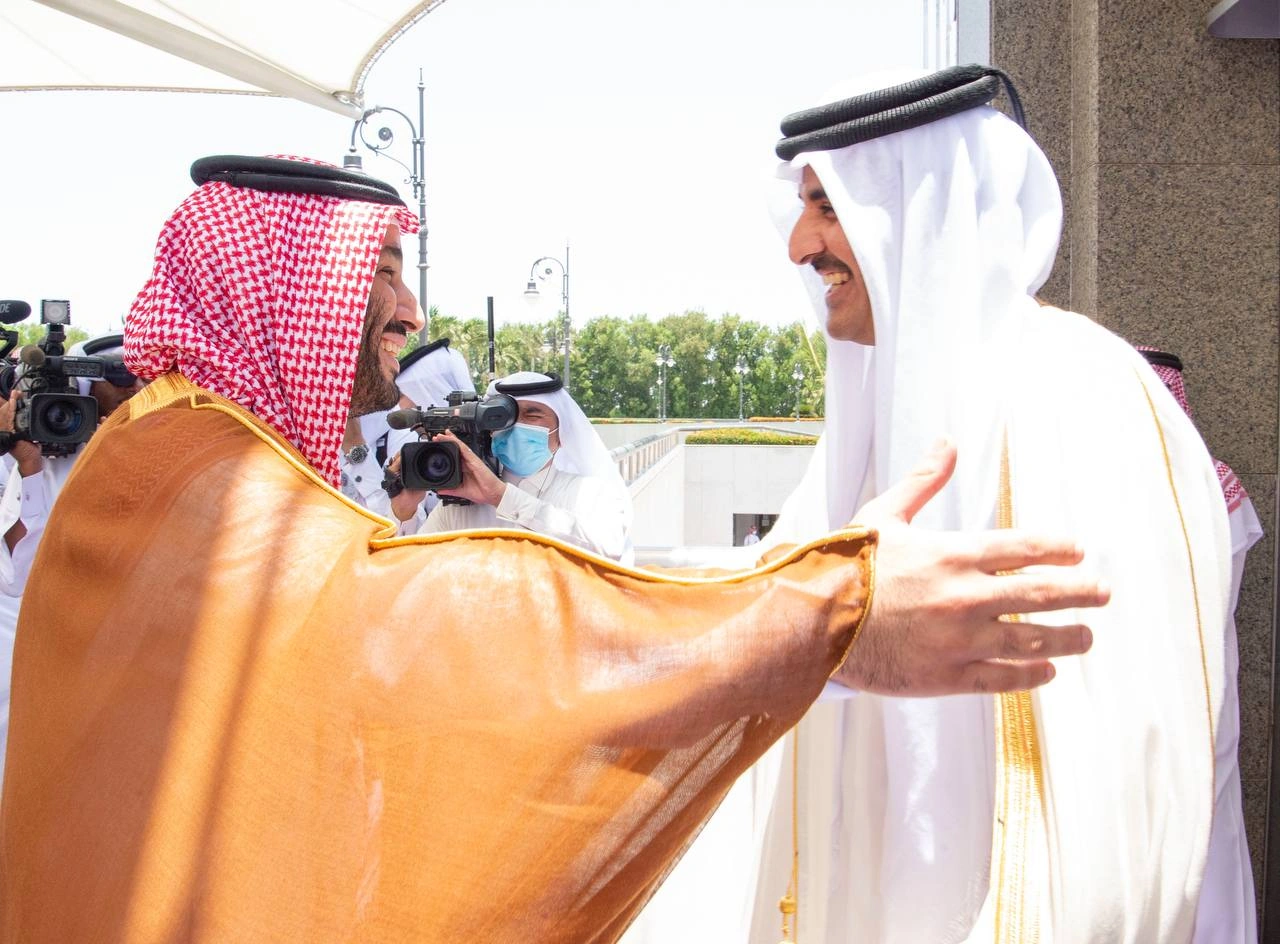 سمو سيدي ولي العهد يستقبل سمو أمير دولة قطر للمشاركة في قمة جدة - صورة 1