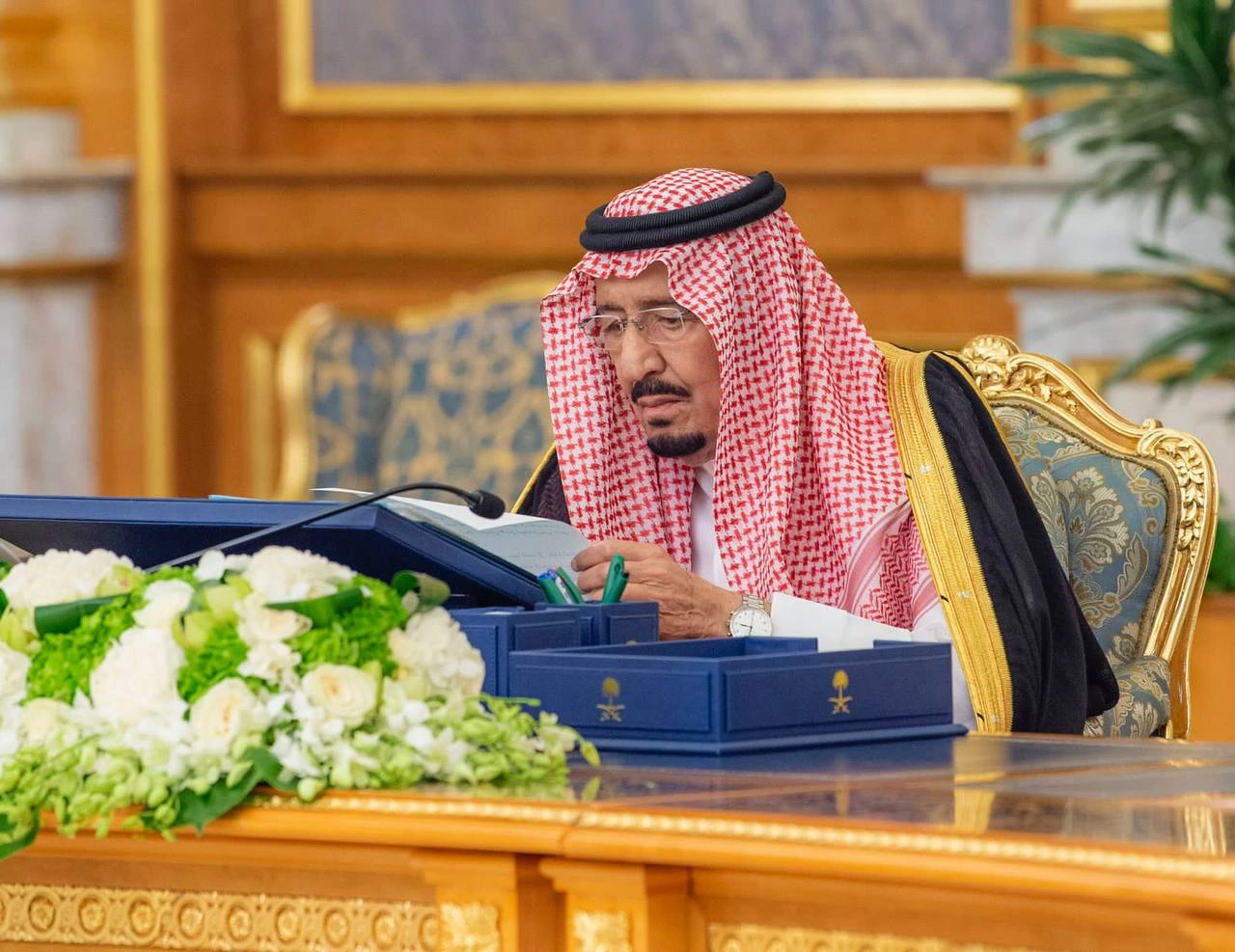 سيدي خادم الحرمين الشريفين يرأس جلسة مجلس الوزراء في قصر السلام بجدة - صورة 1