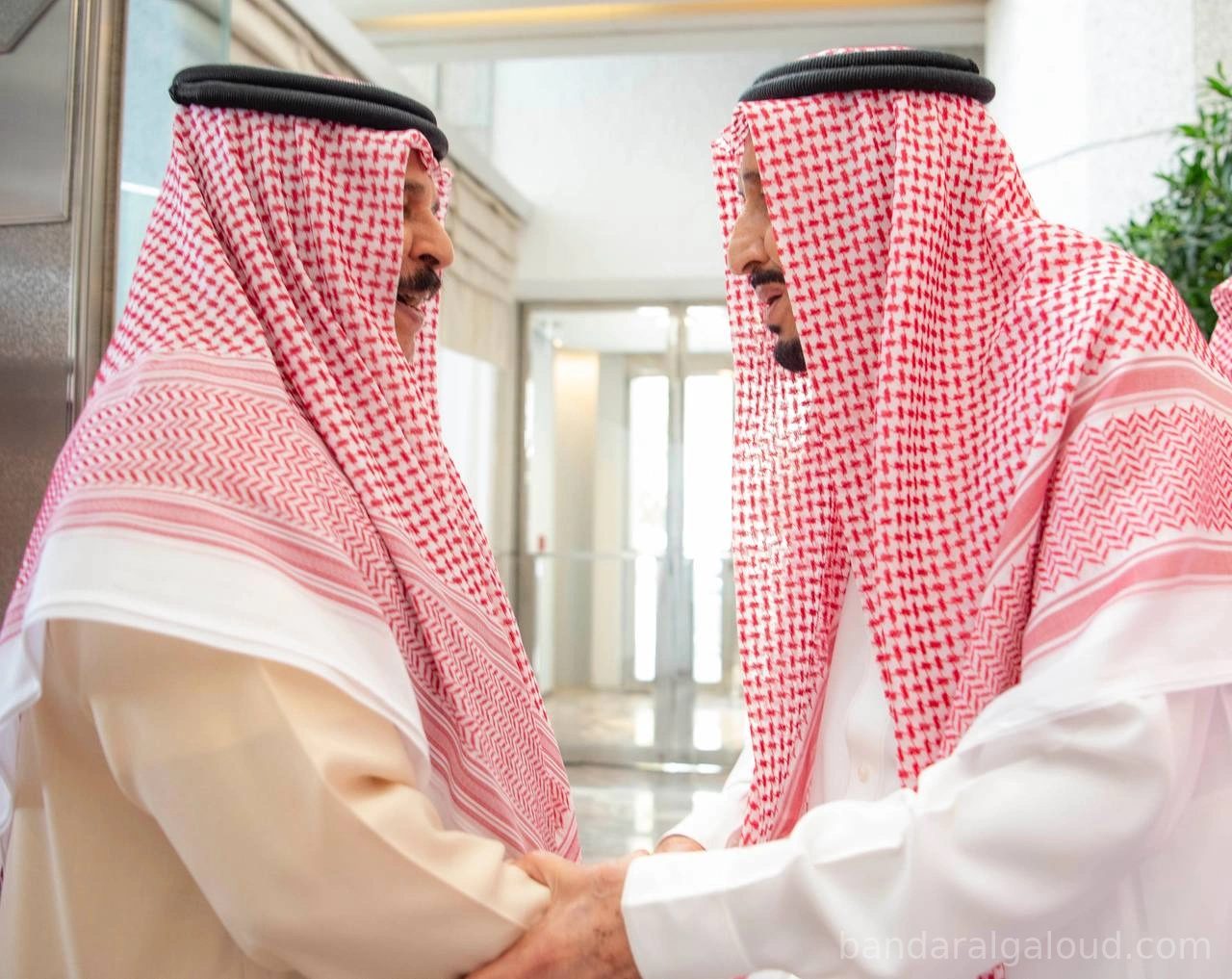 سيدي خادم الحرمين الشريفين يستقبل جلالة ملك مملكة البحرين ويقيم مأدبة غداء تكريماً لجلالته - صورة 1