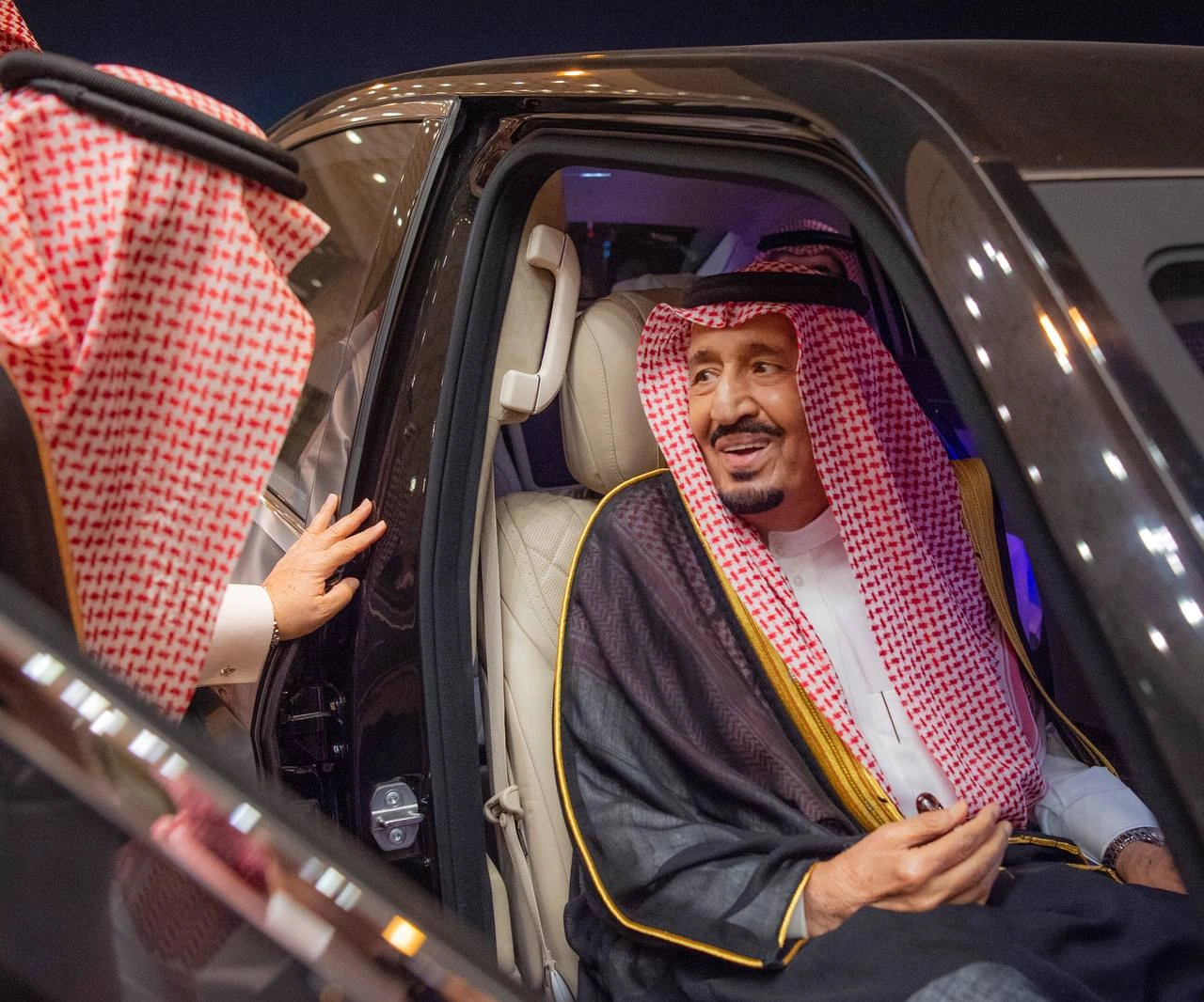 سيدي خادم الحرمين الشريفين يصل إلى الرياض قادماً من جدة - صورة 1