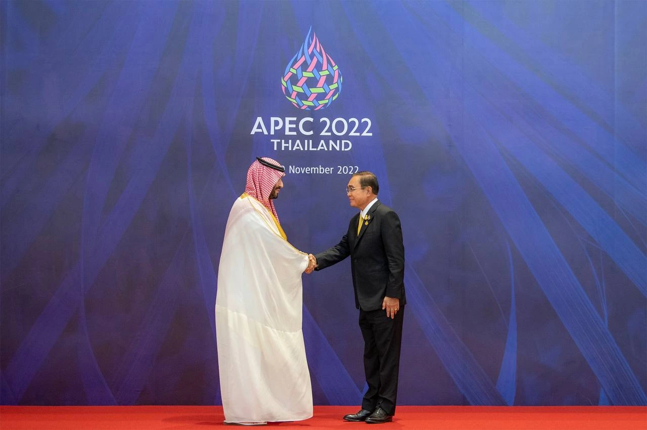 سمو سيدي ولي العهد يصل قمة منتدى التعاون الاقتصادي (APEC) في تايلند - صورة 1