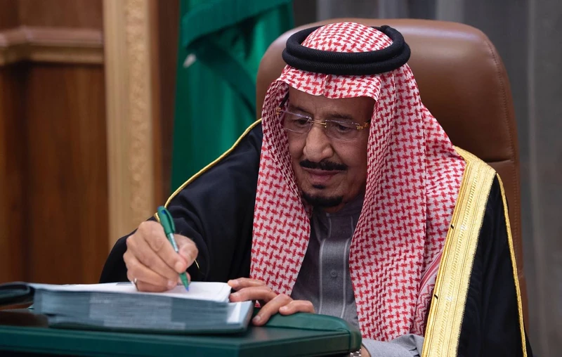 سيدي خادم الحرمين الشريفين يرأس جلسة مجلس الوزراء عبر الاتصال المرئي - صورة 2