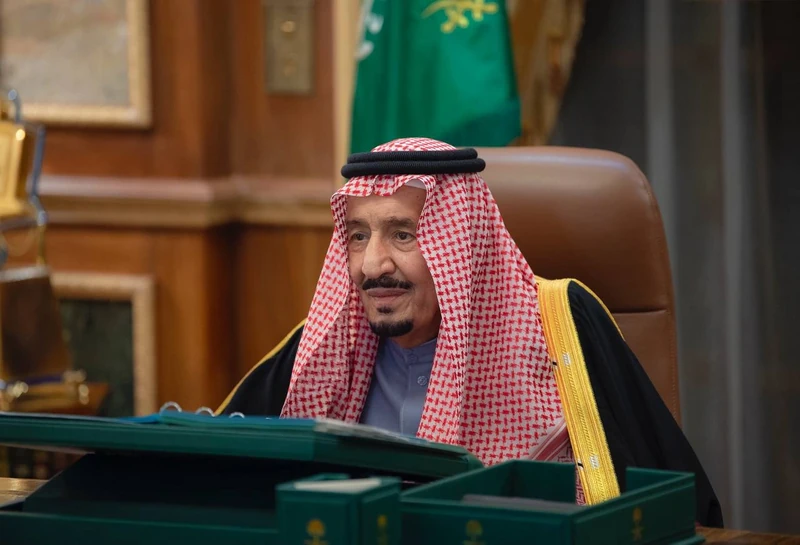 سيدي خادم الحرمين الشريفين يرأس جلسة مجلس الوزراء عبر الاتصال المرئي - صورة 3