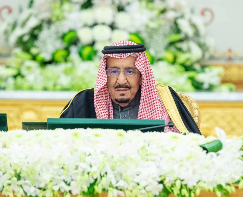 سيدي خادم الحرمين الشريفين يرأس جلسة مجلس الوزراء بالرياض - صورة 2