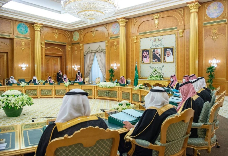 سيدي خادم الحرمين الشريفين يرأس جلسة مجلس الوزراء بالرياض - صورة 5