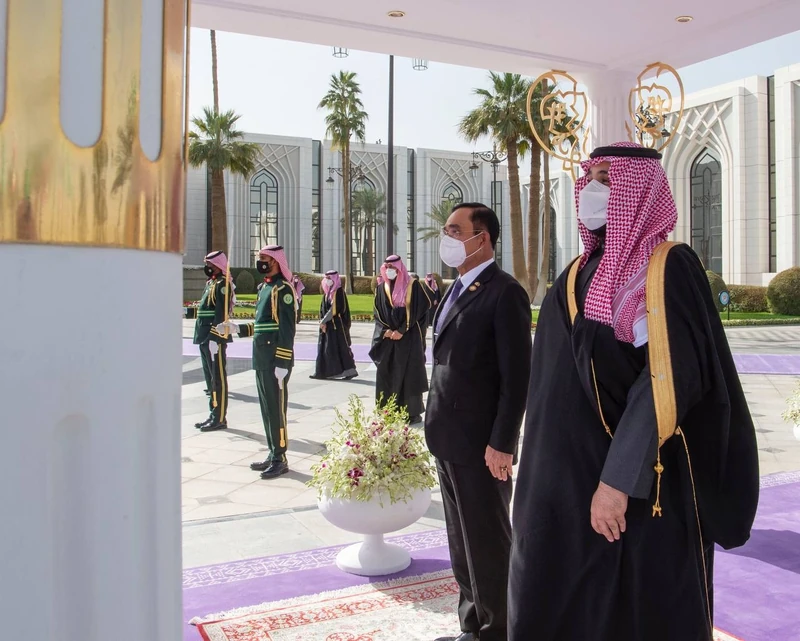 سمو سيدي ولي العهد يستقبل رئيس الوزراء وزير الدفاع في تايلند - صورة 2