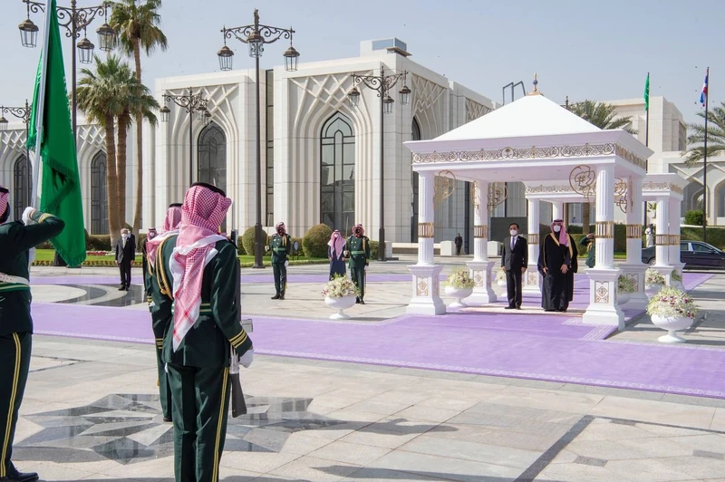 سمو سيدي ولي العهد يستقبل رئيس الوزراء وزير الدفاع في تايلند - صورة 3