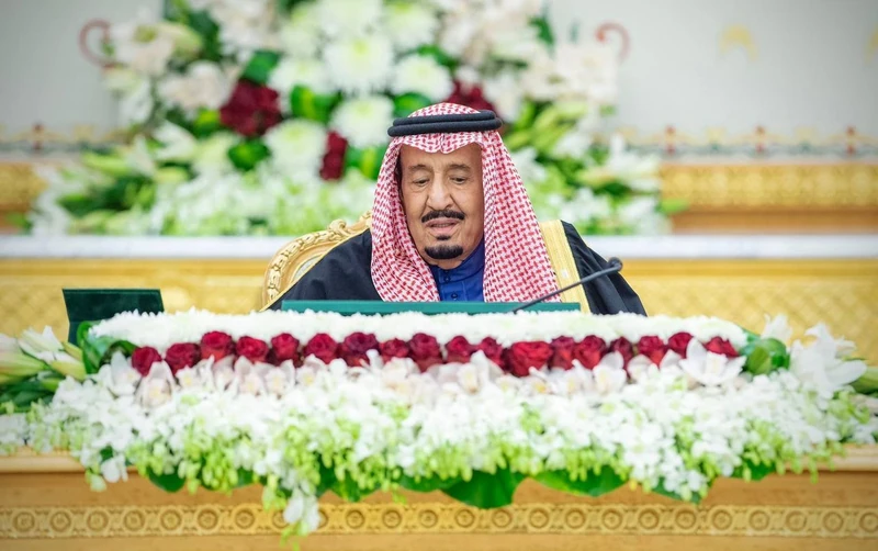 سيدي خادم الحرمين الشريفين يرأس جلسة مجلس الوزراء بالرياض - صورة 4